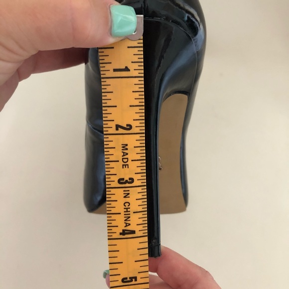 Rock & Republic Black Patent Leather Heels, Size 8 - Picture 6 of 8